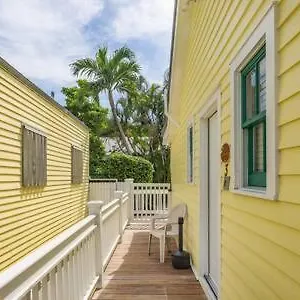 New Vangogh Studio - Pool & Balconies Apartment Key West